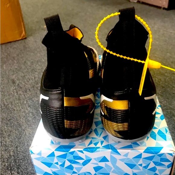 Football/Soccer cleats - Picture 3 of 3